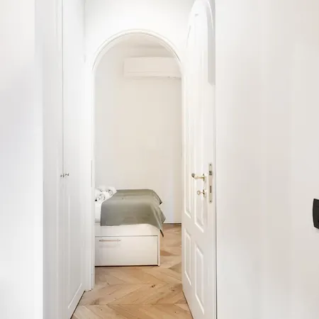 Easylife - - Carso 14 - Sant' Ambrogio * Milano